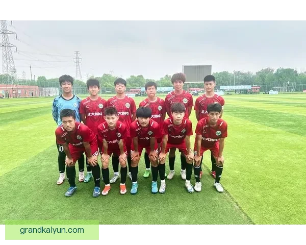 2023赛季足球冠军揭晓，历史性胜利带动球队竞技状态稳步提升