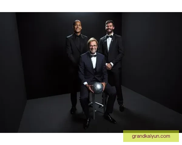 范戴克入选FIFA年度最佳阵容，状态持续回暖备受关注